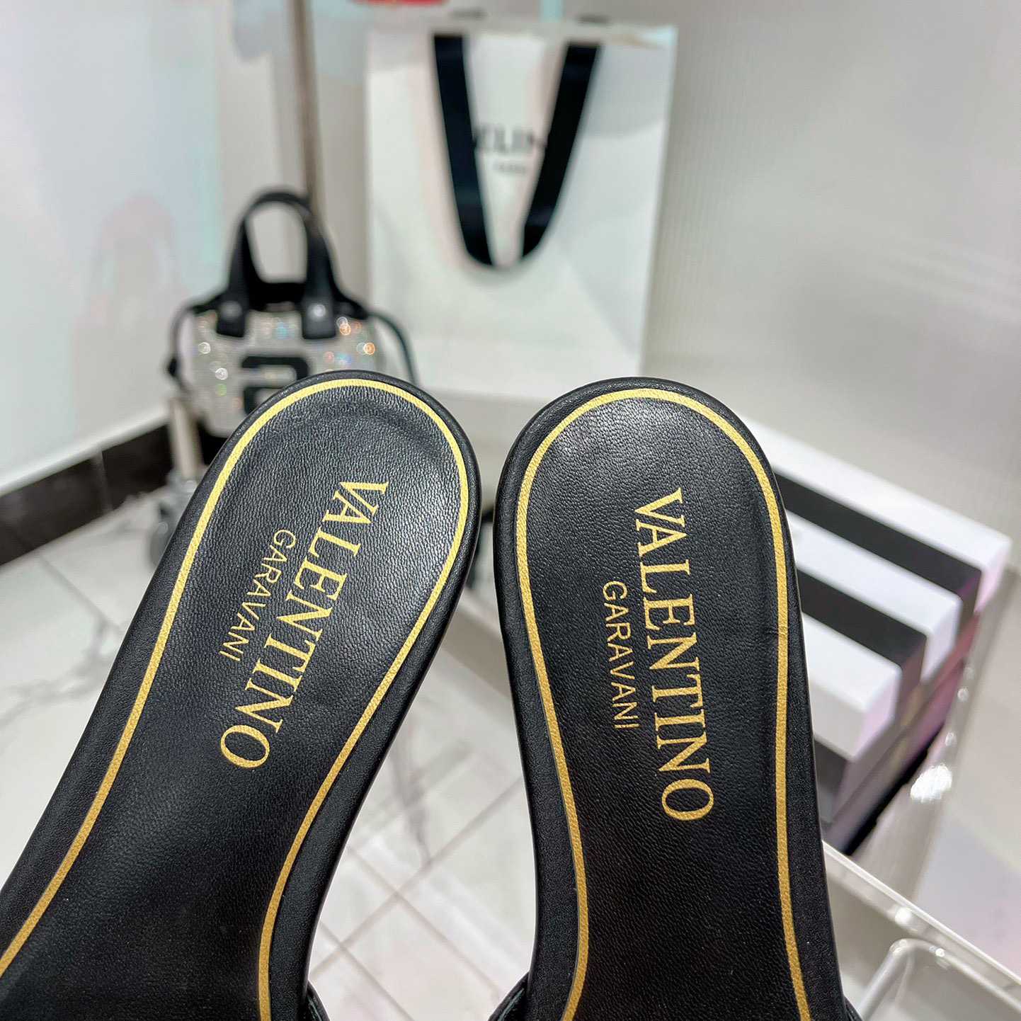 Valenti Garavani VLogo Leather Slides - DopestKickz