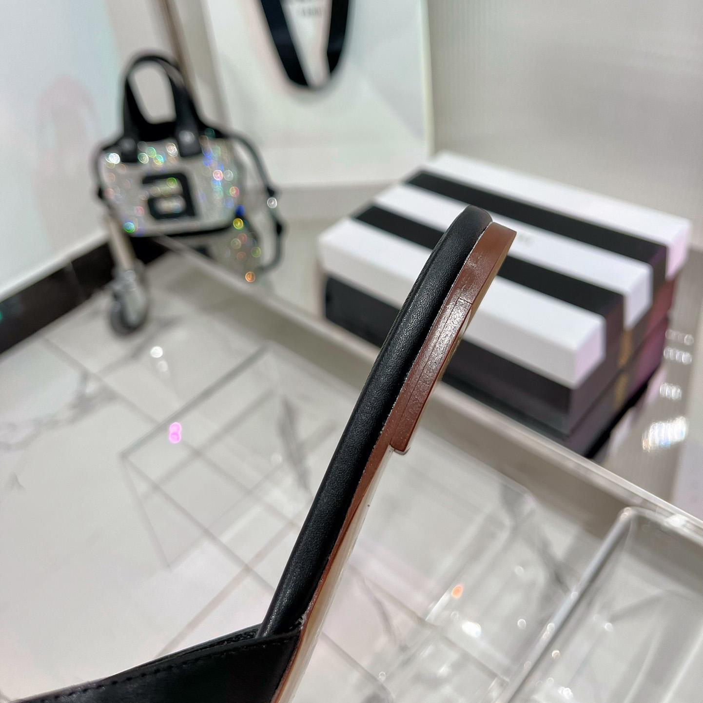 Valenti Garavani VLogo Leather Slides - DopestKickz