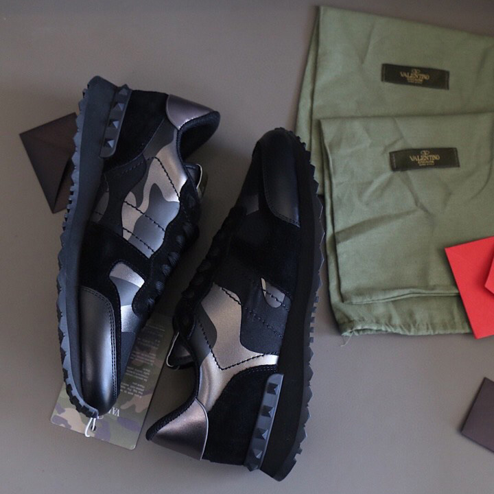 Valenti Garavani Black Rockrunner Sneakers - DopestKickz