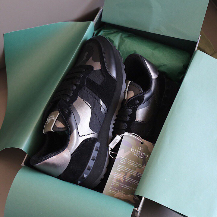 Valenti Garavani Black Rockrunner Sneakers - DopestKickz