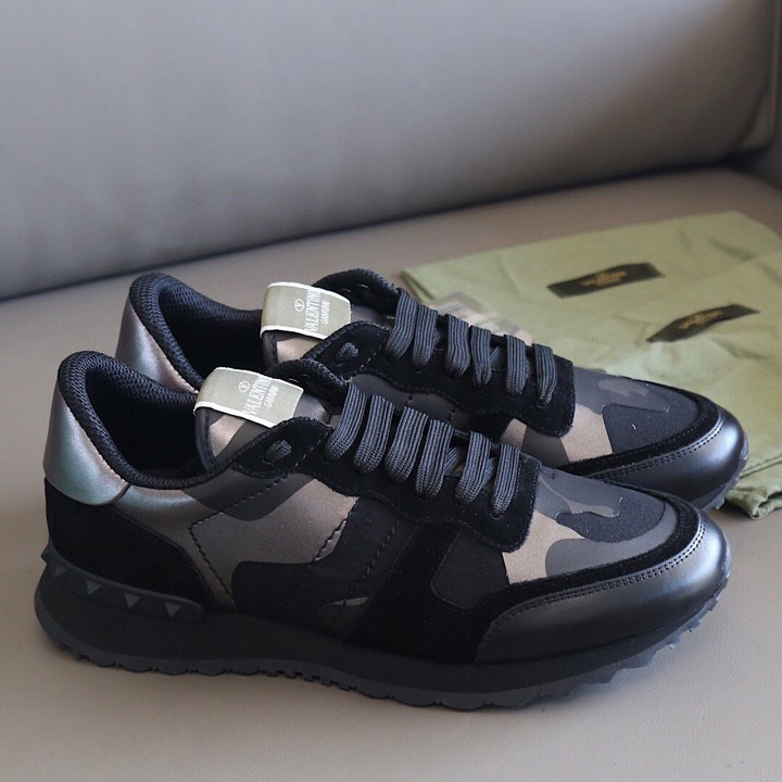 Valenti Garavani Black Rockrunner Sneakers - DopestKickz