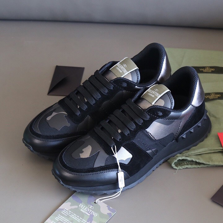 Valenti Garavani Black Rockrunner Sneakers - DopestKickz