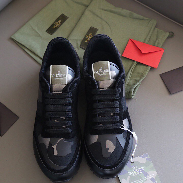 Valenti Garavani Black Rockrunner Sneakers - DopestKickz