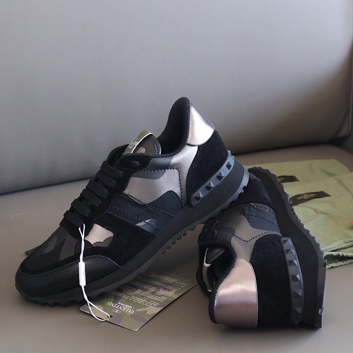Valenti Garavani Black Rockrunner Sneakers - DopestKickz
