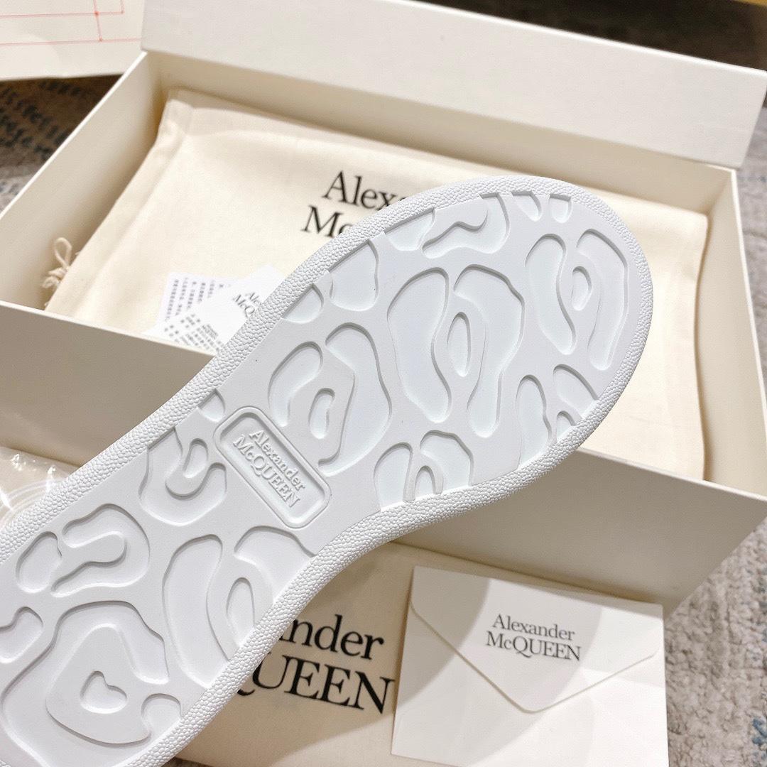 Alexander Mqueen Oversized Sneaker In White - DopestKickz