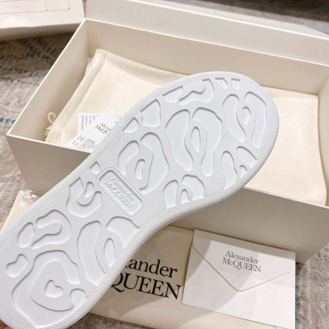 Alexander Mqueen Oversized Sneaker In White - DopestKickz