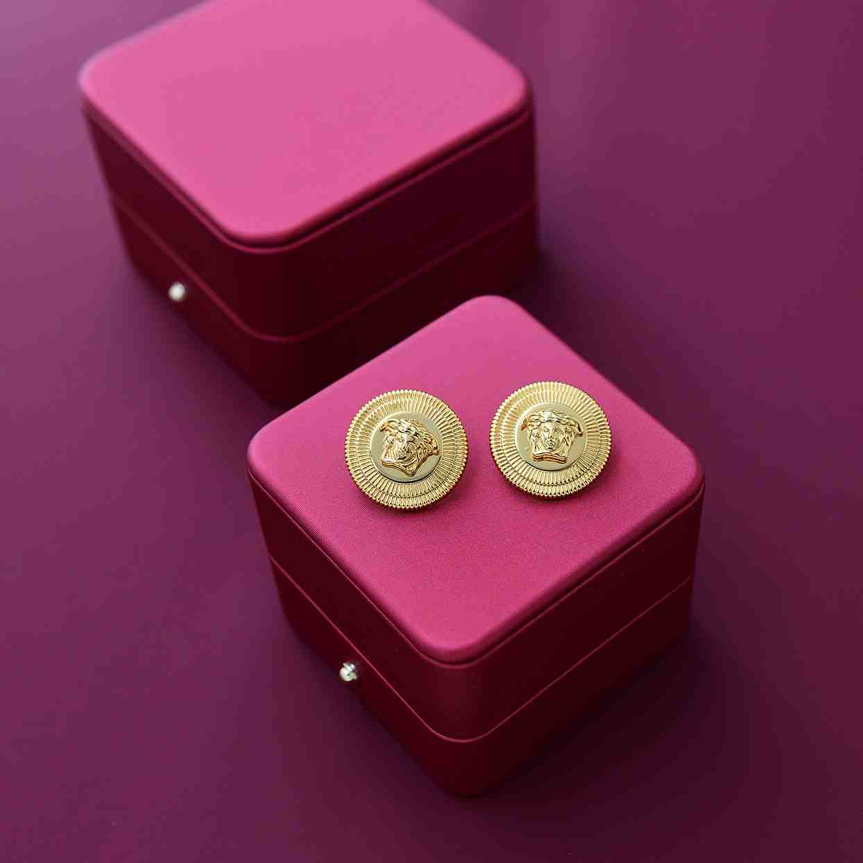 Versace Medusa Earrings - DopestKickz