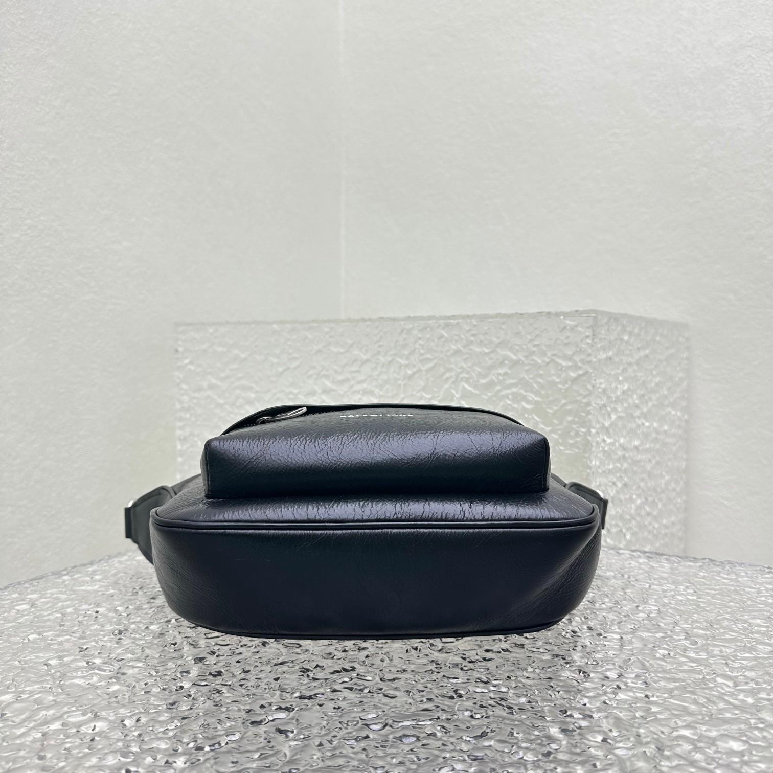 Balenciaga Raver Medium Bag With Handle In Black - DopestKickz