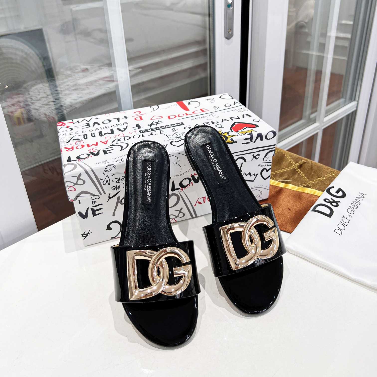 Dolce & Gabbana Polished Calfskin Sliders With DG Logo - DopestKickz