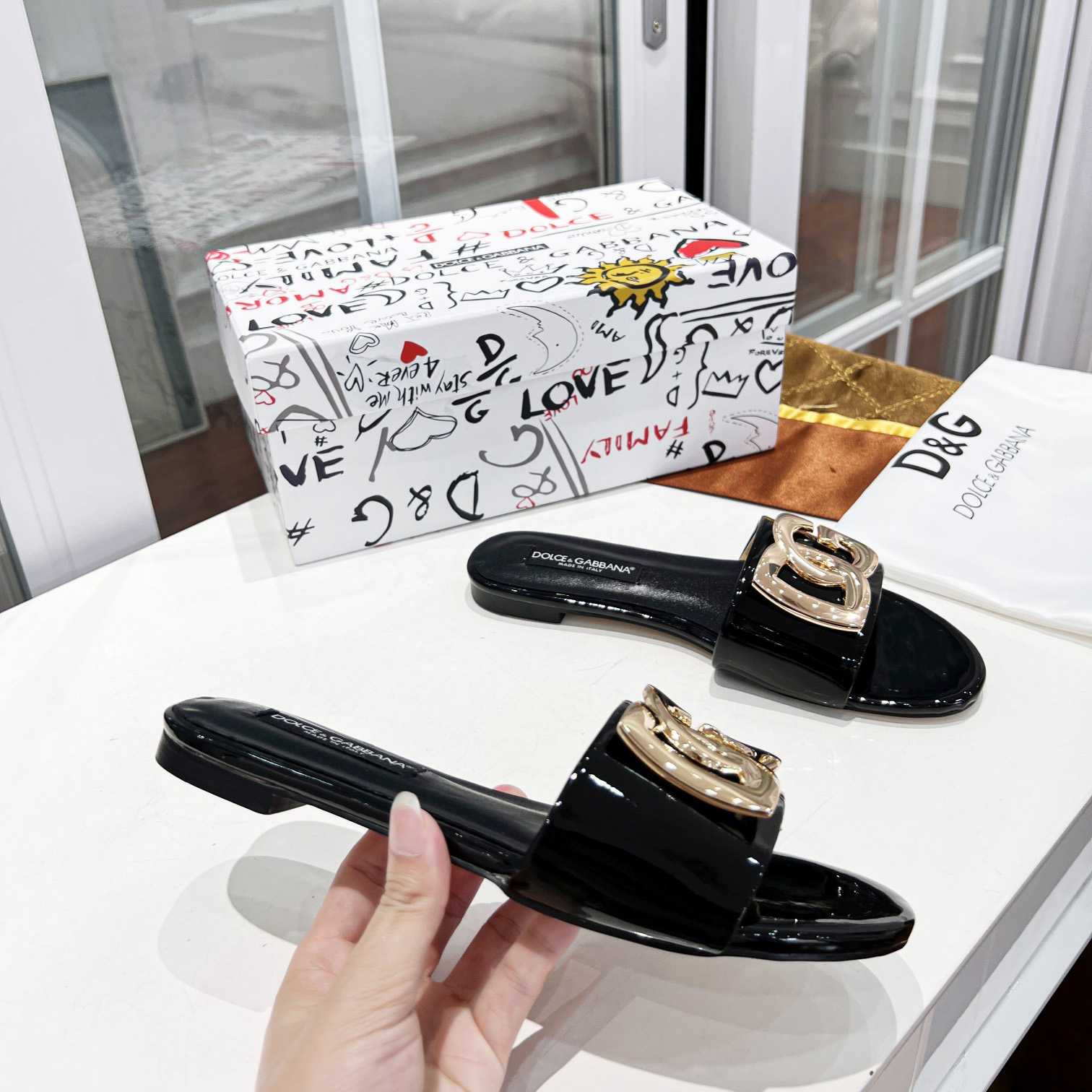 Dolce & Gabbana Polished Calfskin Sliders With DG Logo - DopestKickz