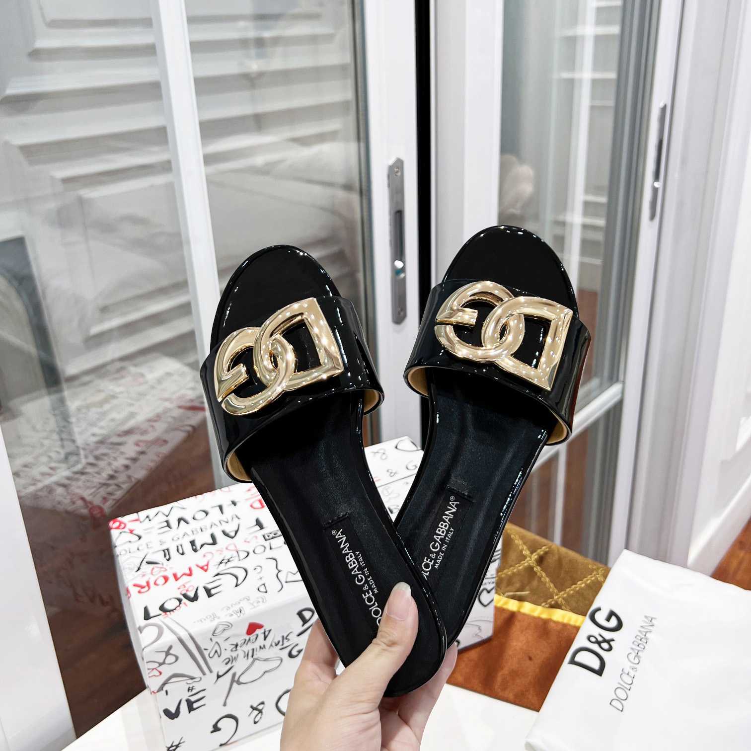 Dolce & Gabbana Polished Calfskin Sliders With DG Logo - DopestKickz