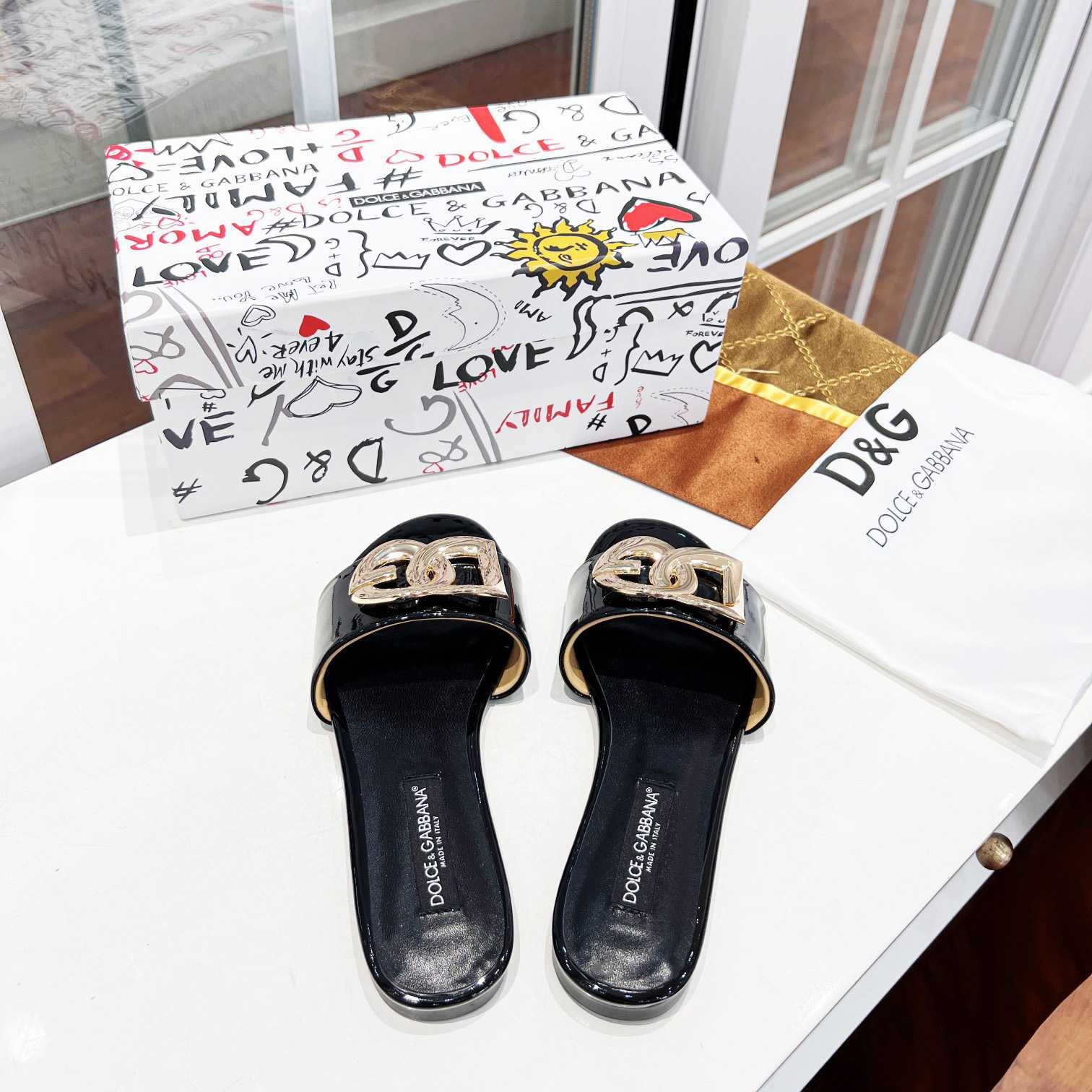 Dolce & Gabbana Polished Calfskin Sliders With DG Logo - DopestKickz