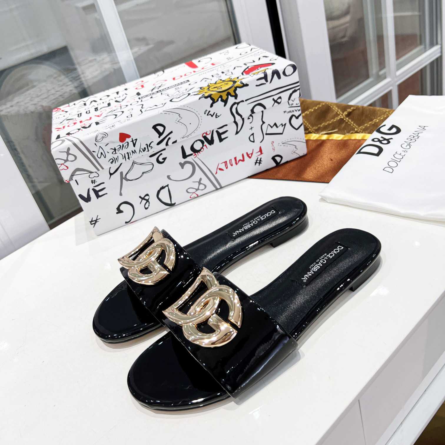 Dolce & Gabbana Polished Calfskin Sliders With DG Logo - DopestKickz