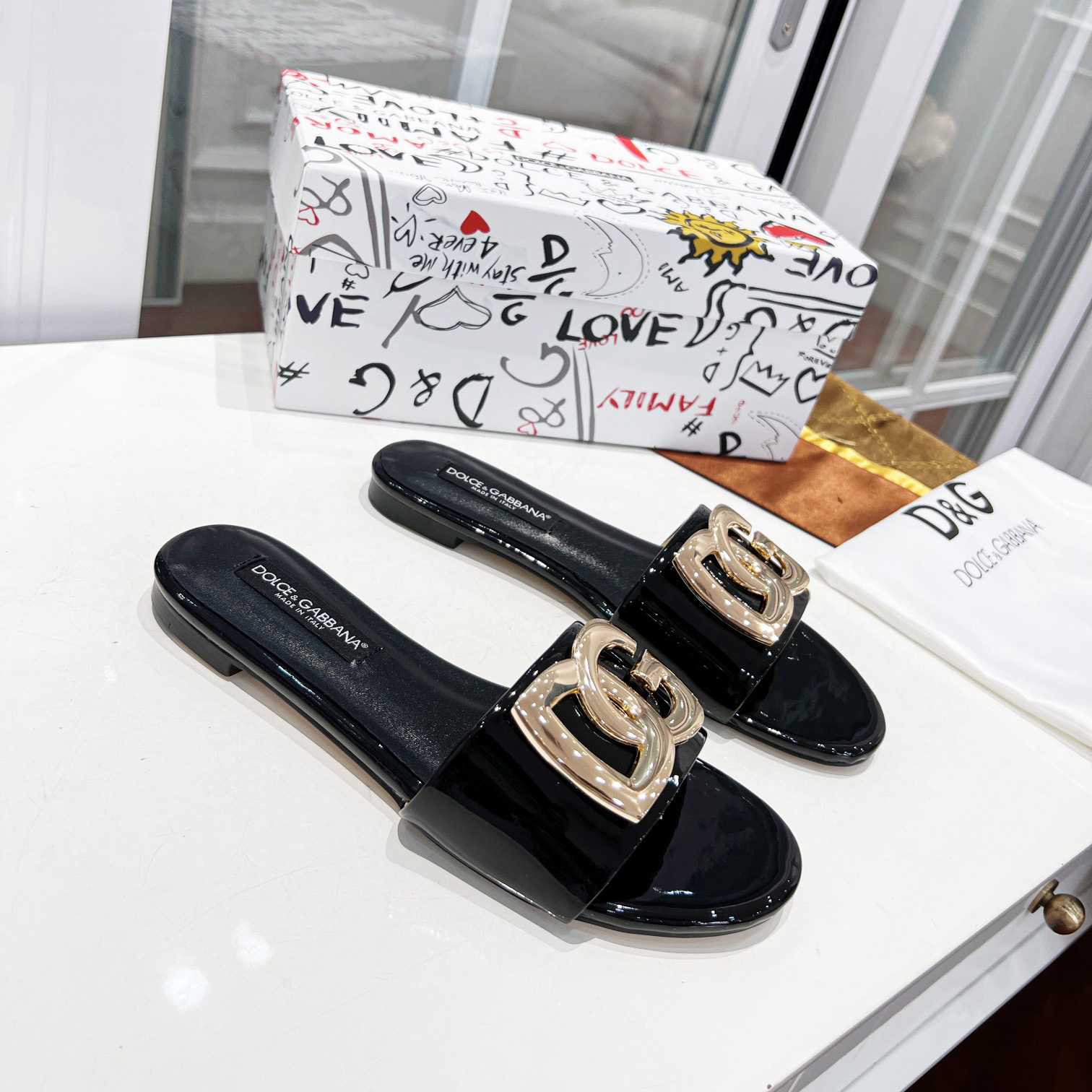 Dolce & Gabbana Polished Calfskin Sliders With DG Logo - DopestKickz