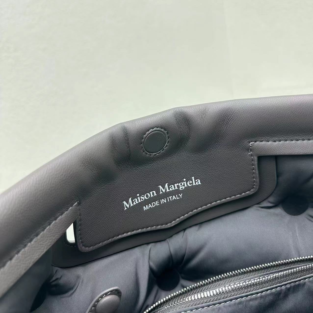 Maison Margiela Glam Slam Classique Medium Shoulder Bag(39-40-18-6cm) - DopestKickz