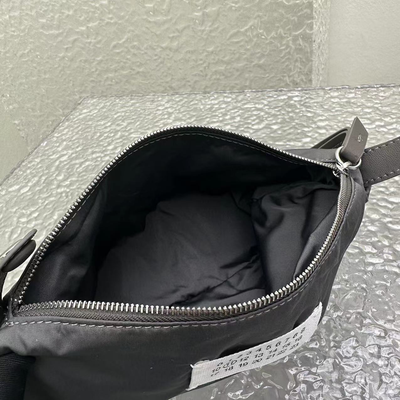 Maison Margiela Glam Slam Classique Medium Shoulder Bag(39-40-18-6cm) - DopestKickz