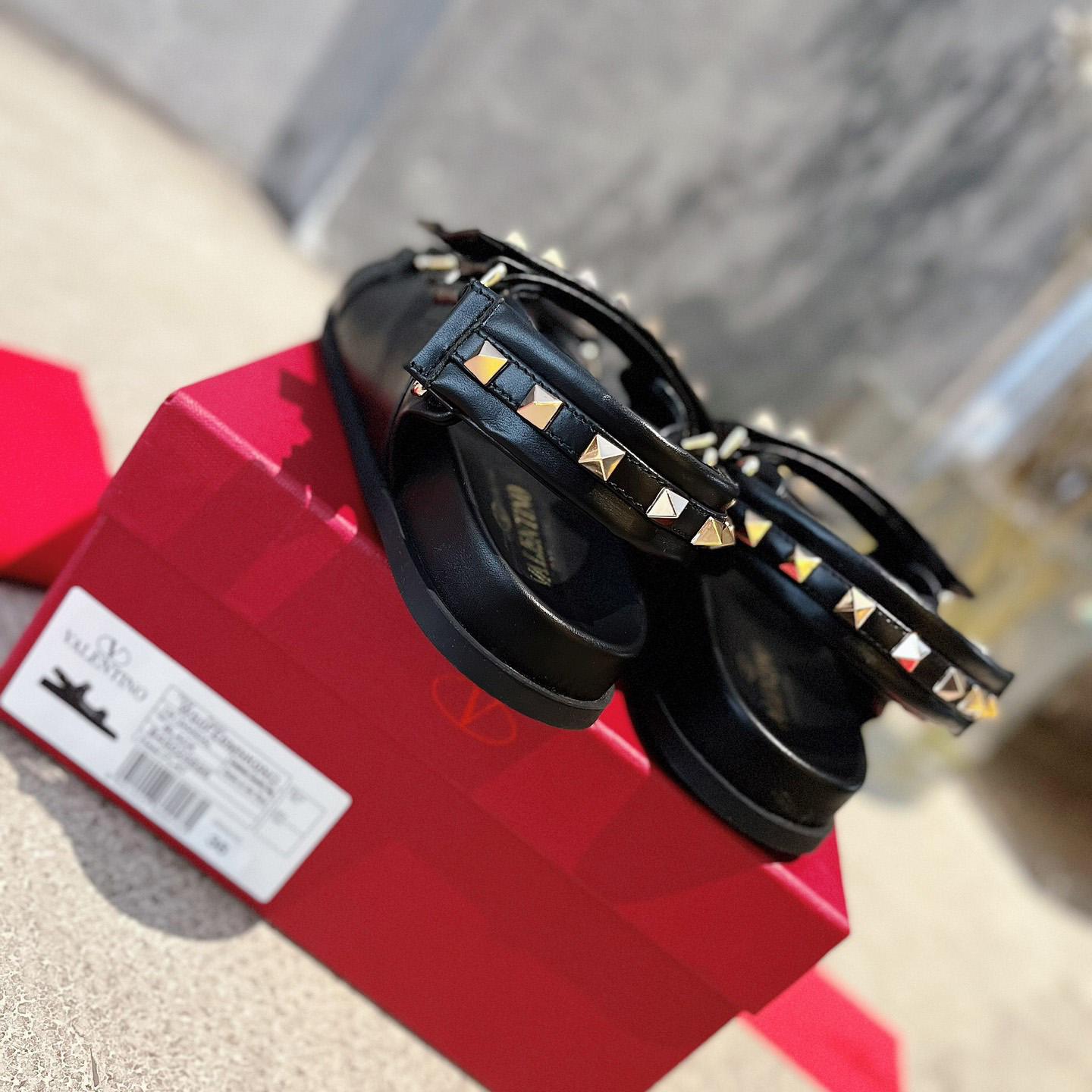 Valenti  Garavani Rockstud Flat Sandal In Nappa Leather - DopestKickz