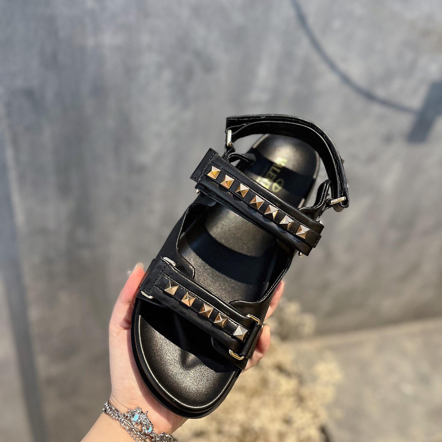 Valenti  Garavani Rockstud Flat Sandal In Nappa Leather - DopestKickz