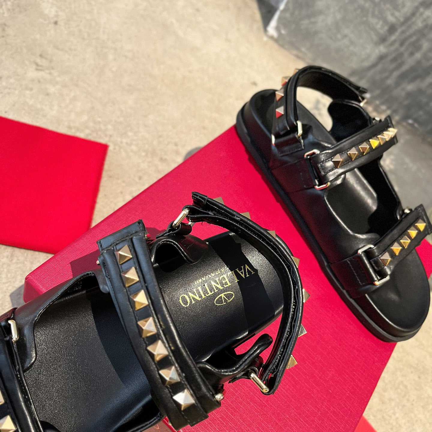 Valenti  Garavani Rockstud Flat Sandal In Nappa Leather - DopestKickz