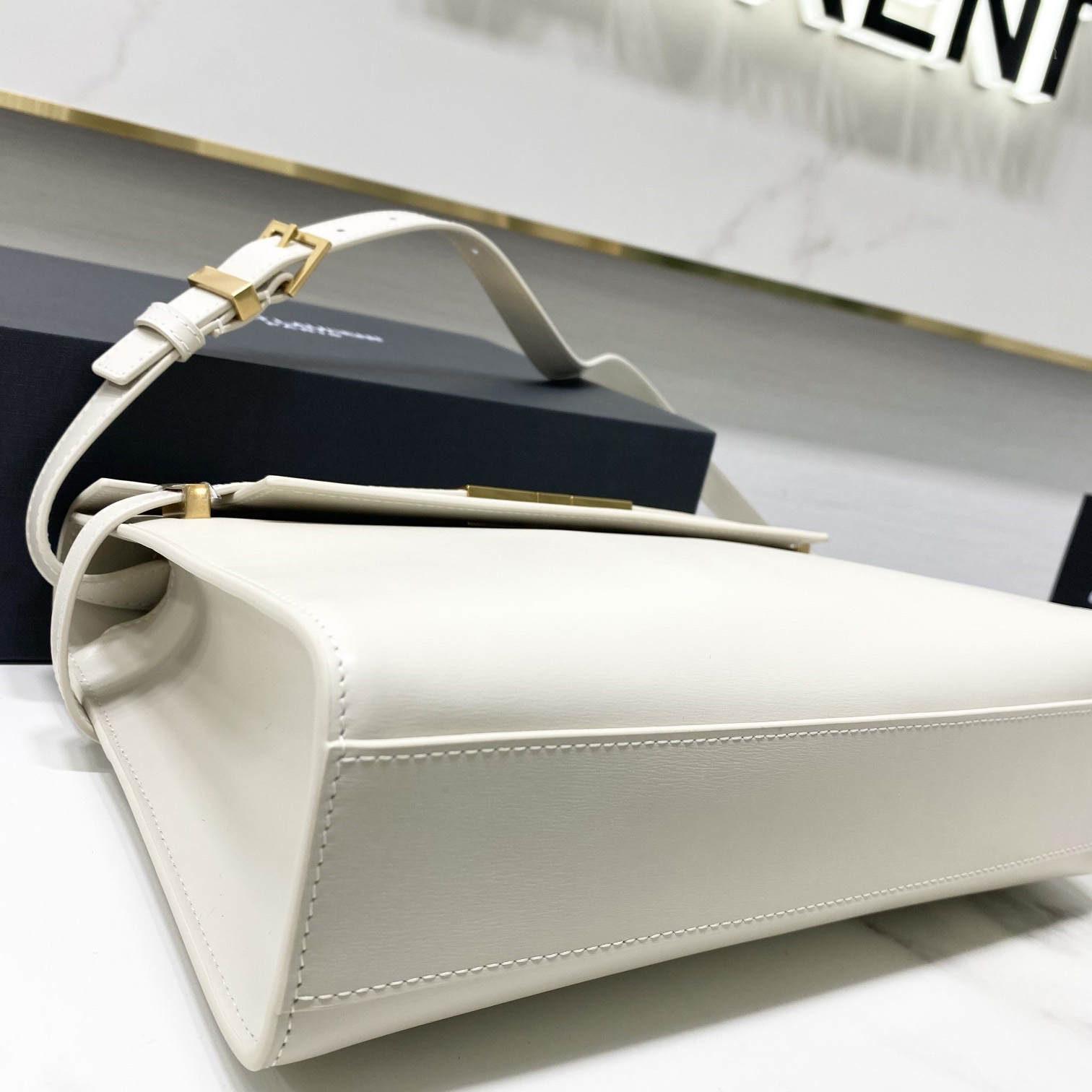 Saint Laurent Manhattan Shoulder Bag In Box Saint Laurent Leather - DopestKickz