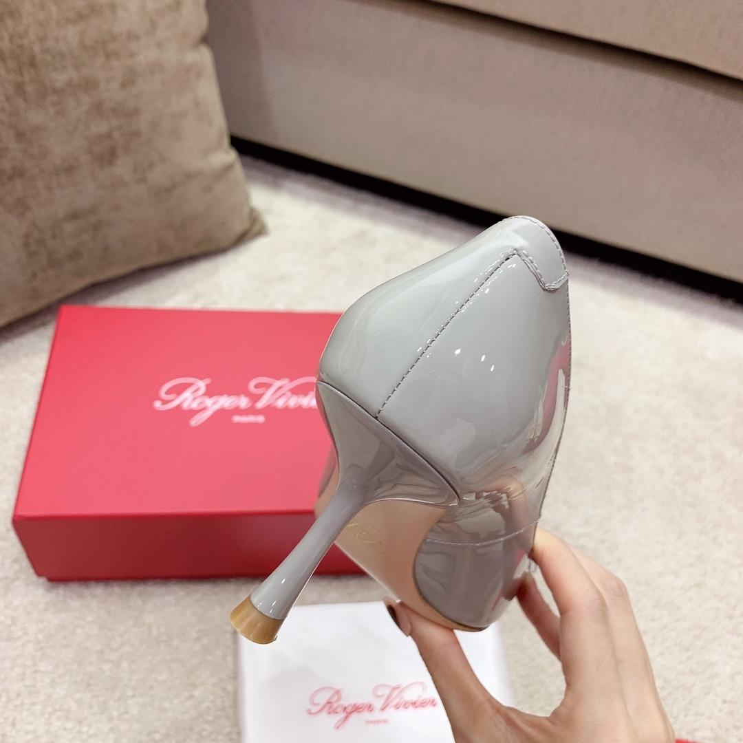 Roger Vivier Trompette Metal Buckle Pumps In Patent Leather - DopestKickz