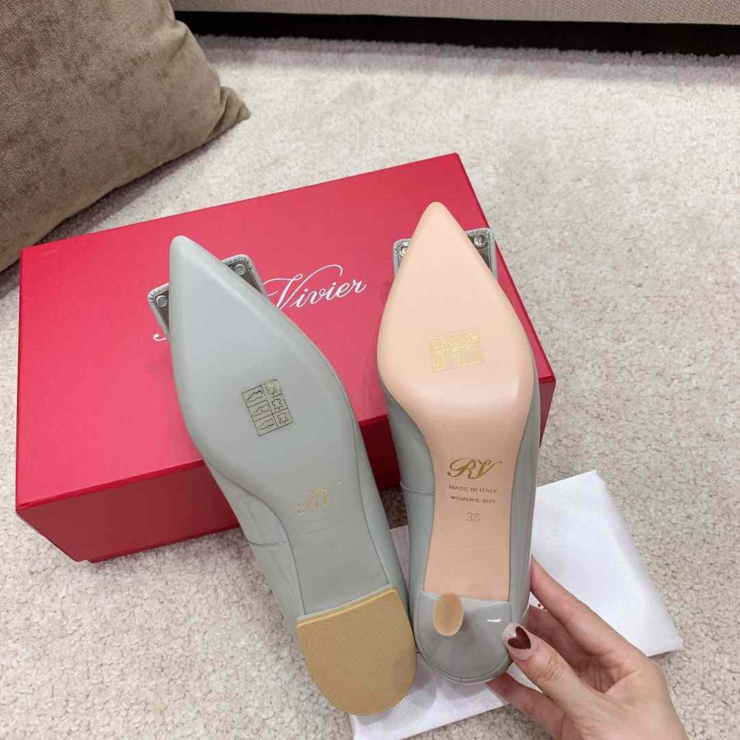 Roger Vivier Trompette Metal Buckle Pumps In Patent Leather - DopestKickz