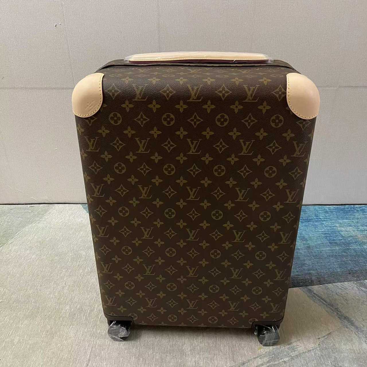 Louis Vuitton  Luggage - DopestKickz