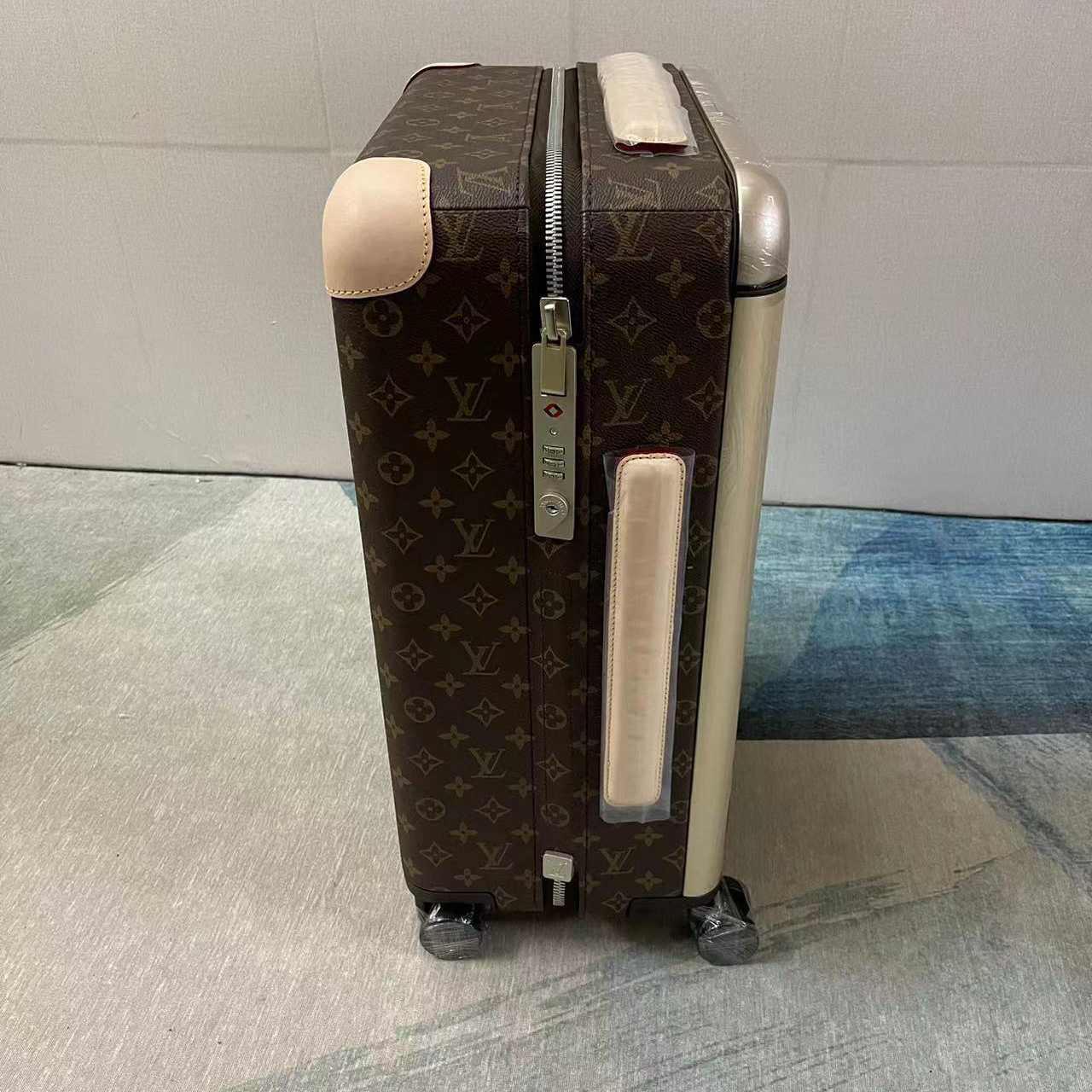 Louis Vuitton  Luggage - DopestKickz