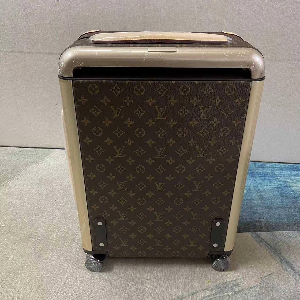Louis Vuitton  Luggage - DopestKickz