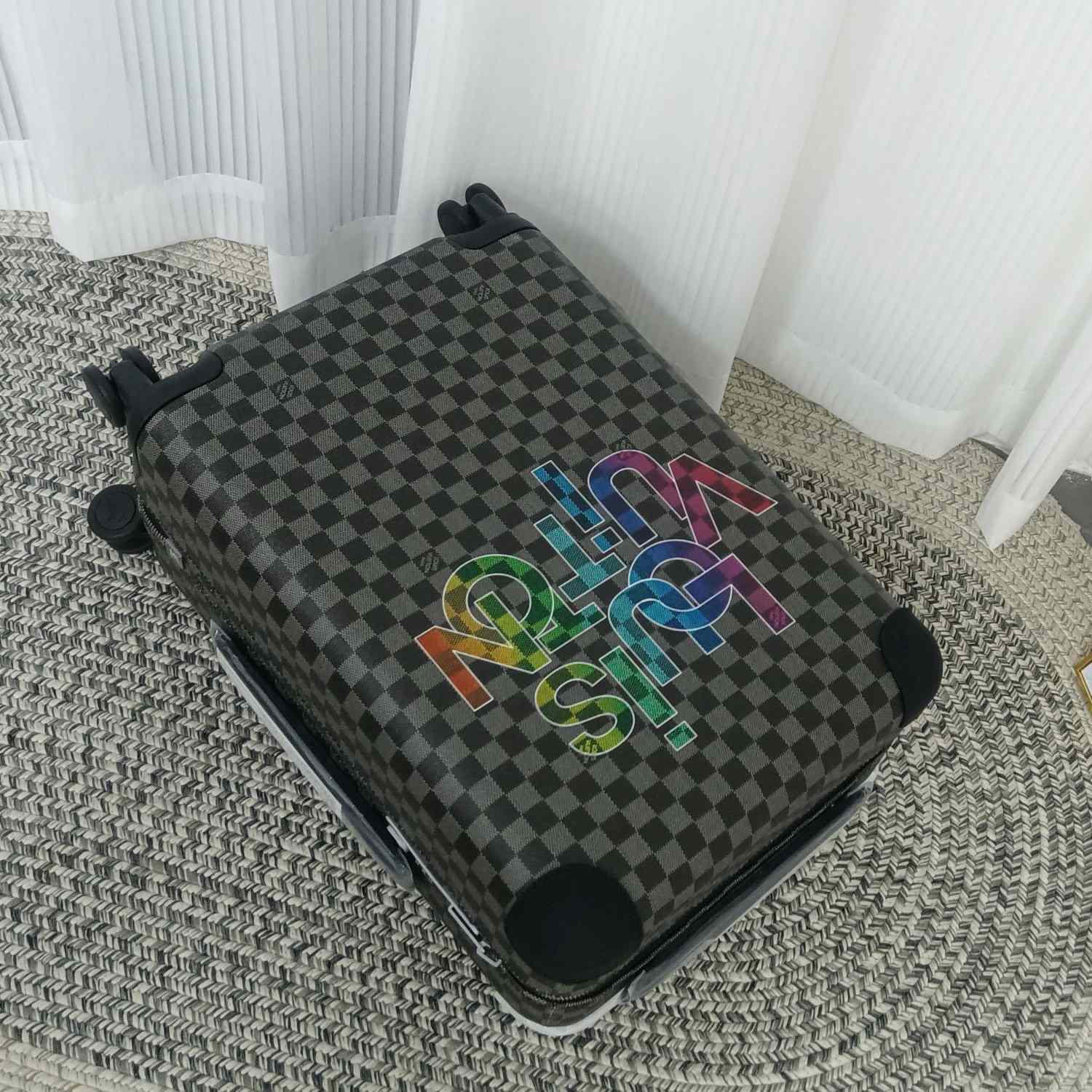 Louis Vuitton Luggage  20inch - DopestKickz