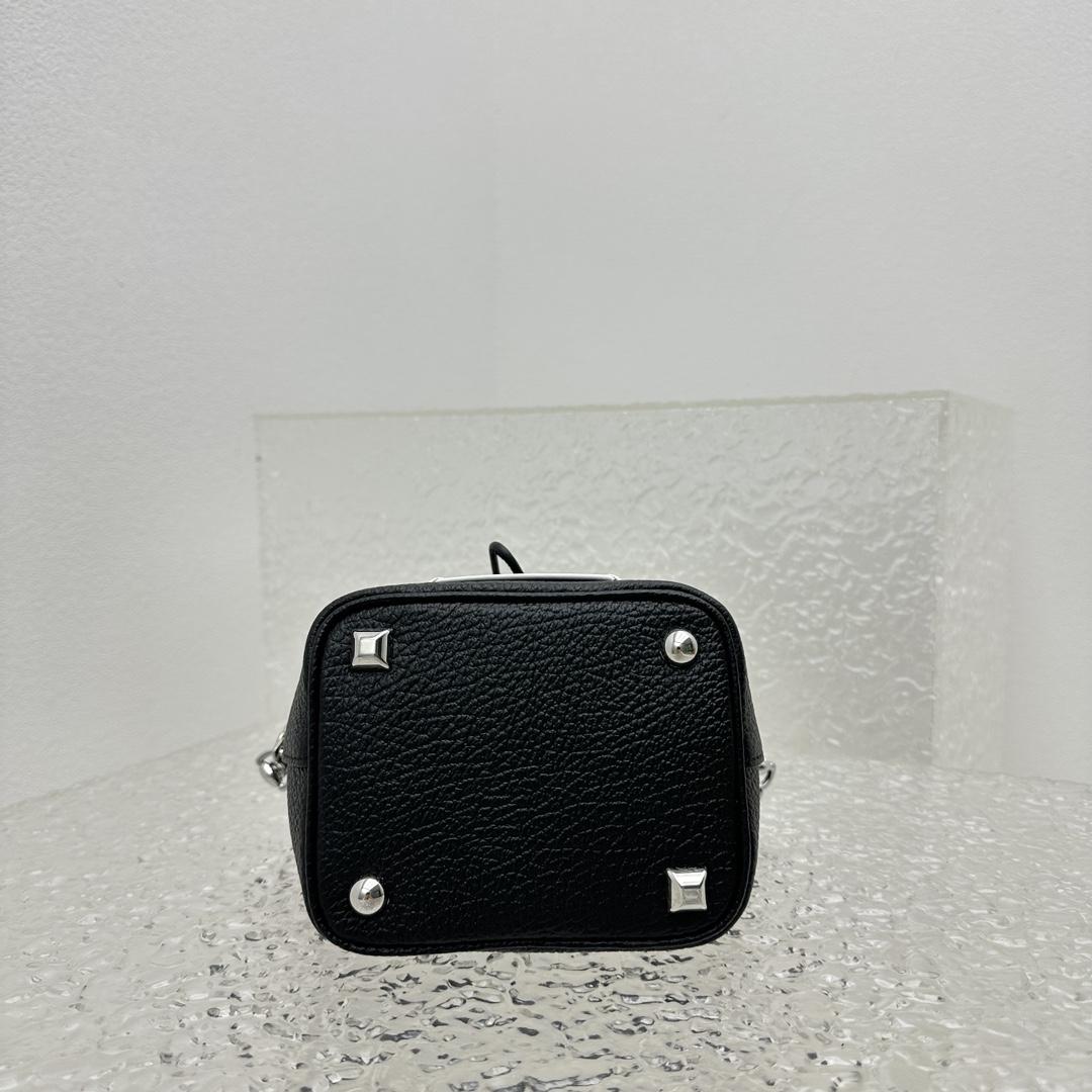 Maison Margiela Women's Bucket Bag(15x23×15cm) - DopestKickz