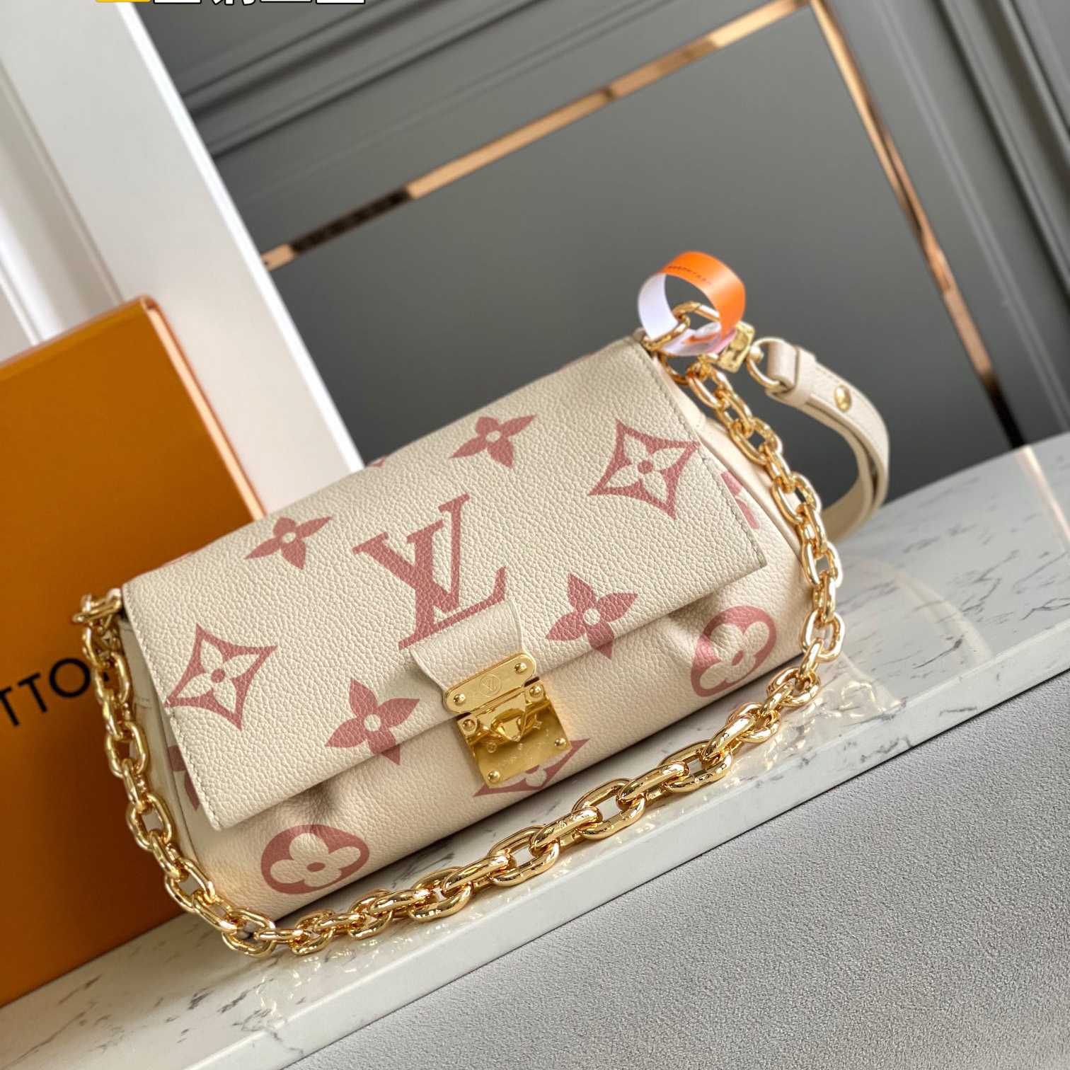 Louis Vuitton Favorite Handbag  (24x14x9CM)    M46393 - DopestKickz