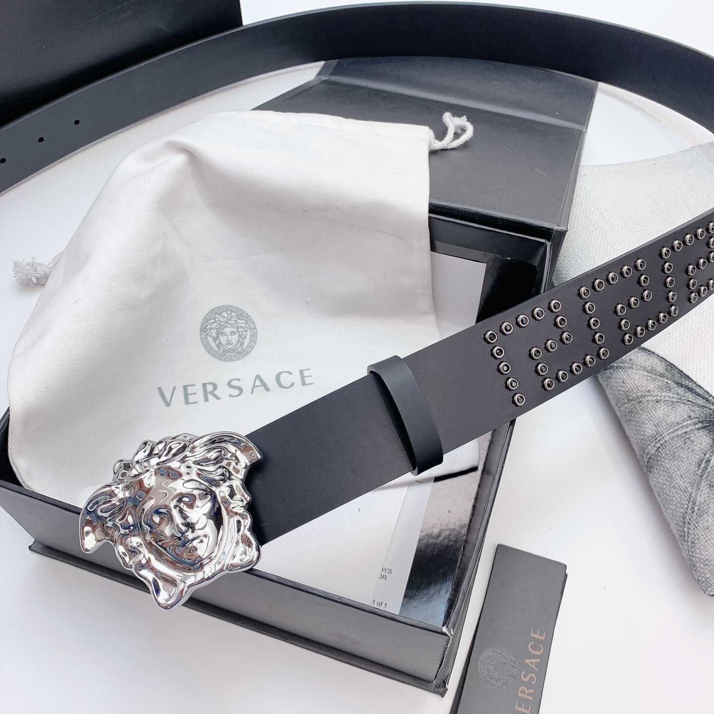 Versace Medusa Leathre Belt    40mm - DopestKickz