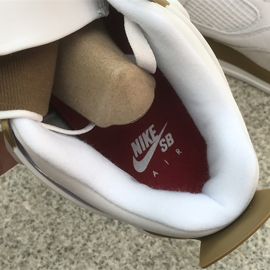 Nike SB x Air Jordan 4 Sneaker      DR5415-120 - DopestKickz