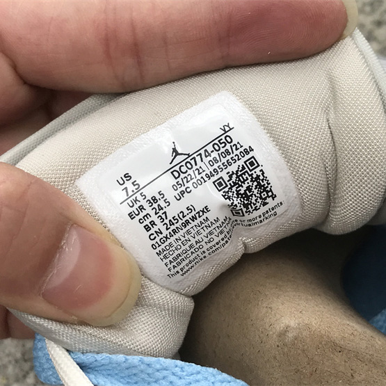 Air Jordan 1 Low Sneaker       DC0774-050  - DopestKickz