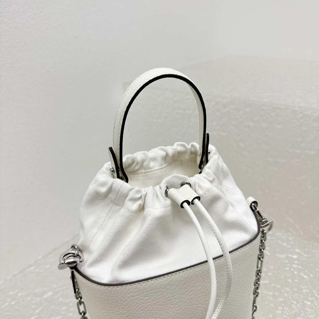 Maison Margiela Women's Bucket Bag(15x23×15cm) - DopestKickz