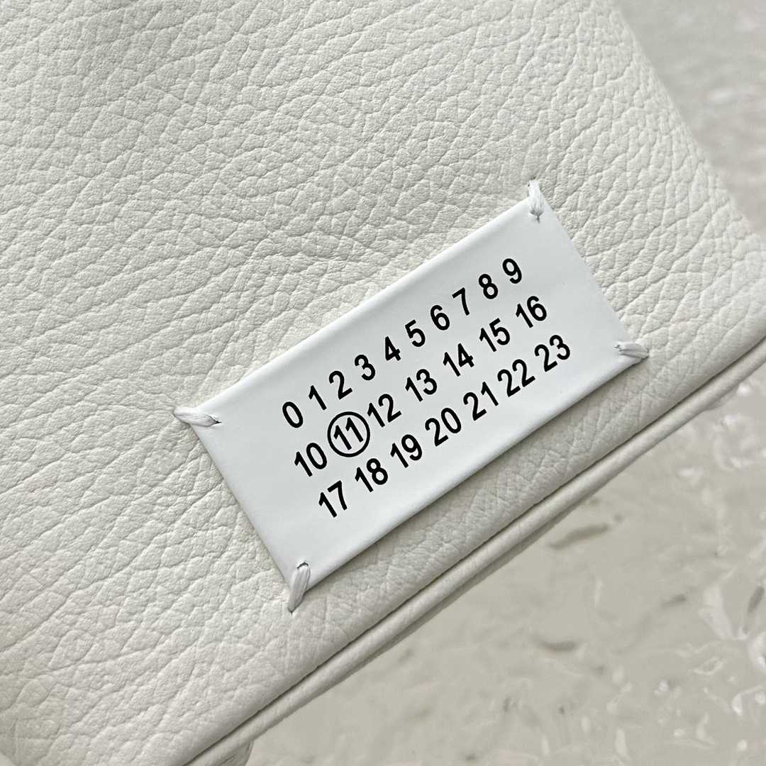 Maison Margiela Women's Bucket Bag(15x23×15cm) - DopestKickz