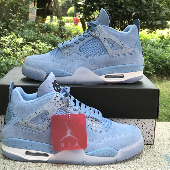 Air Jordan 4 Retro UNC PE Sneaker     AJ4-HO12MNJDLS247 - DopestKickz