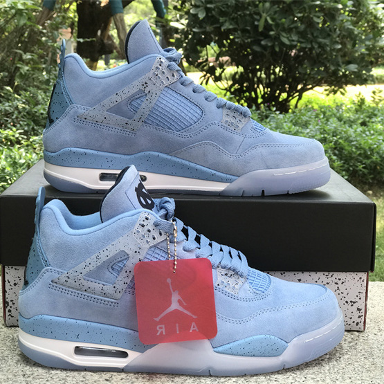 Air Jordan 4 Retro UNC PE Sneaker     AJ4-HO12MNJDLS247 - DopestKickz