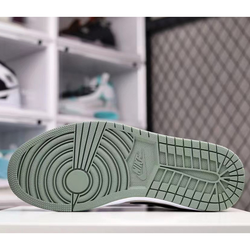 Air Jordan 1 Low Sneaker   553558-121 - DopestKickz