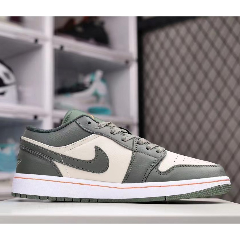 Air Jordan 1 Low Sneaker   553558-121 - DopestKickz