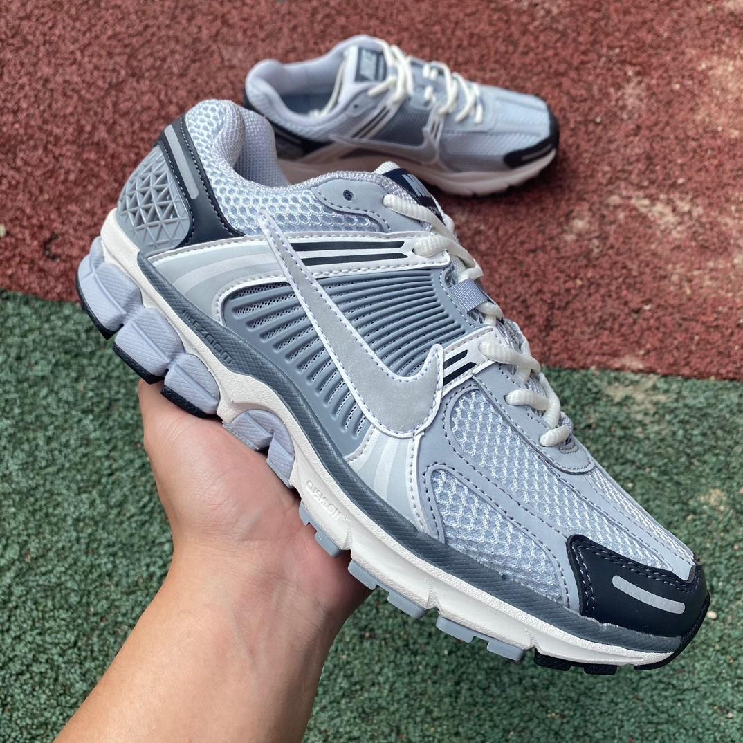 Nike Air Zoom Vomero Sneaker      FD9919-001 - DopestKickz