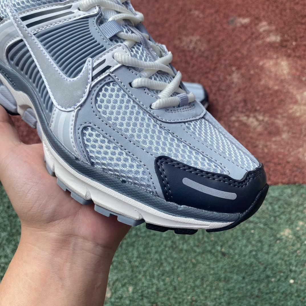 Nike Air Zoom Vomero Sneaker      FD9919-001 - DopestKickz