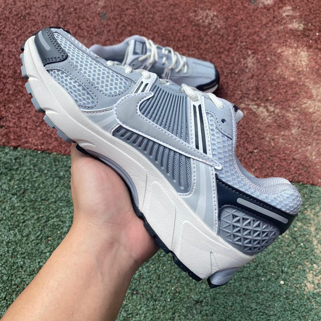 Nike Air Zoom Vomero Sneaker      FD9919-001 - DopestKickz