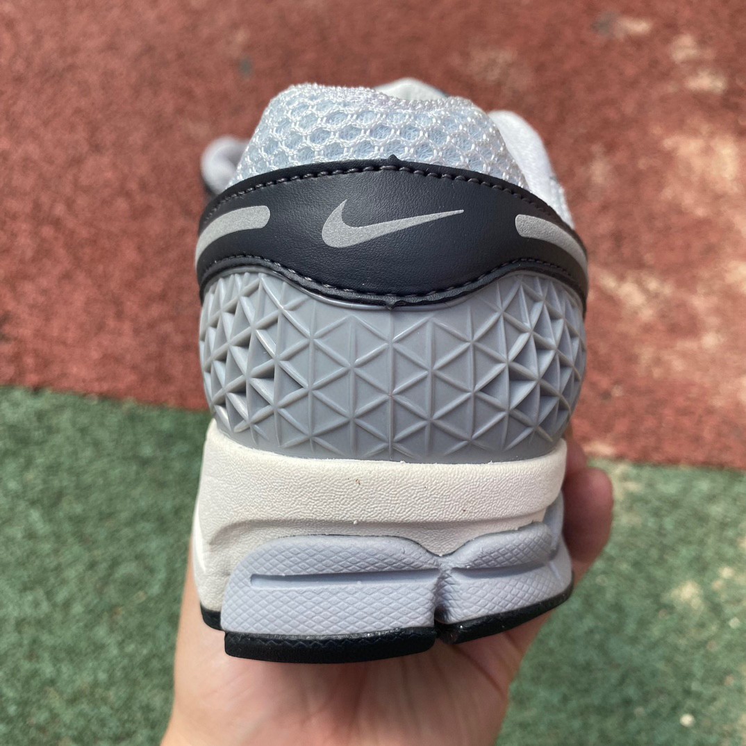 Nike Air Zoom Vomero Sneaker      FD9919-001 - DopestKickz