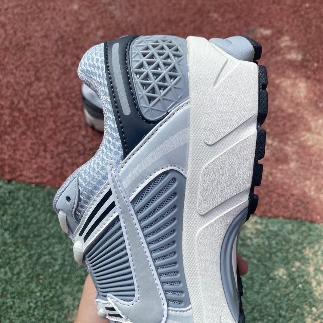 Nike Air Zoom Vomero Sneaker      FD9919-001 - DopestKickz