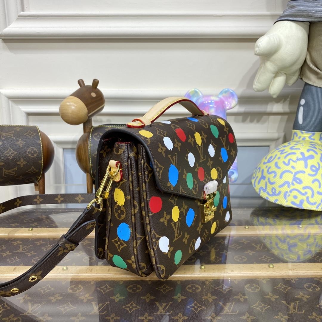 Louis Vuitton LV x YK Pochette Metis​  (25 x 19 x 7cm)       M46384 - DopestKickz