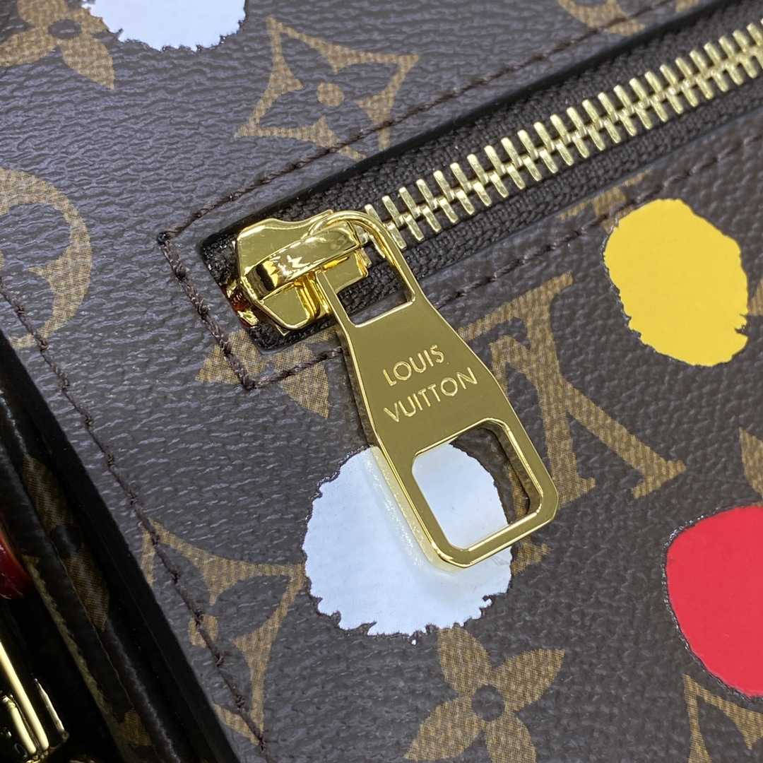 Louis Vuitton LV x YK Pochette Metis​  (25 x 19 x 7cm)       M46384 - DopestKickz