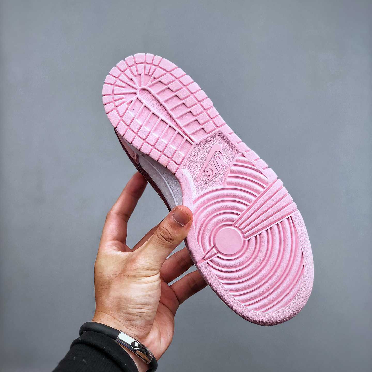 Nike Nk Dunk SB Low Sneakers       CW1590-601 - DopestKickz