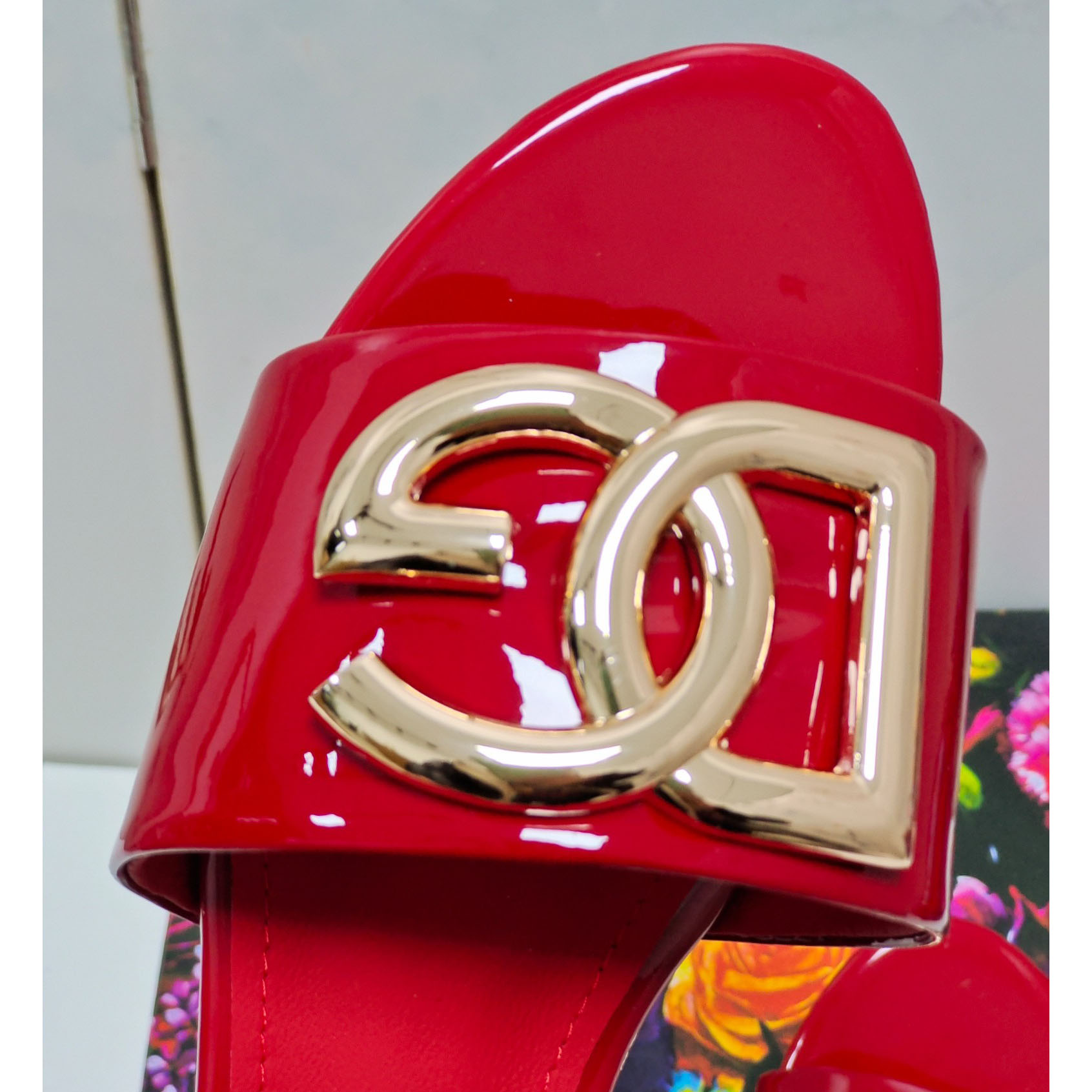 Dolce & Gabbana Polished Calfskin Sliders With DG Logo - DopestKickz